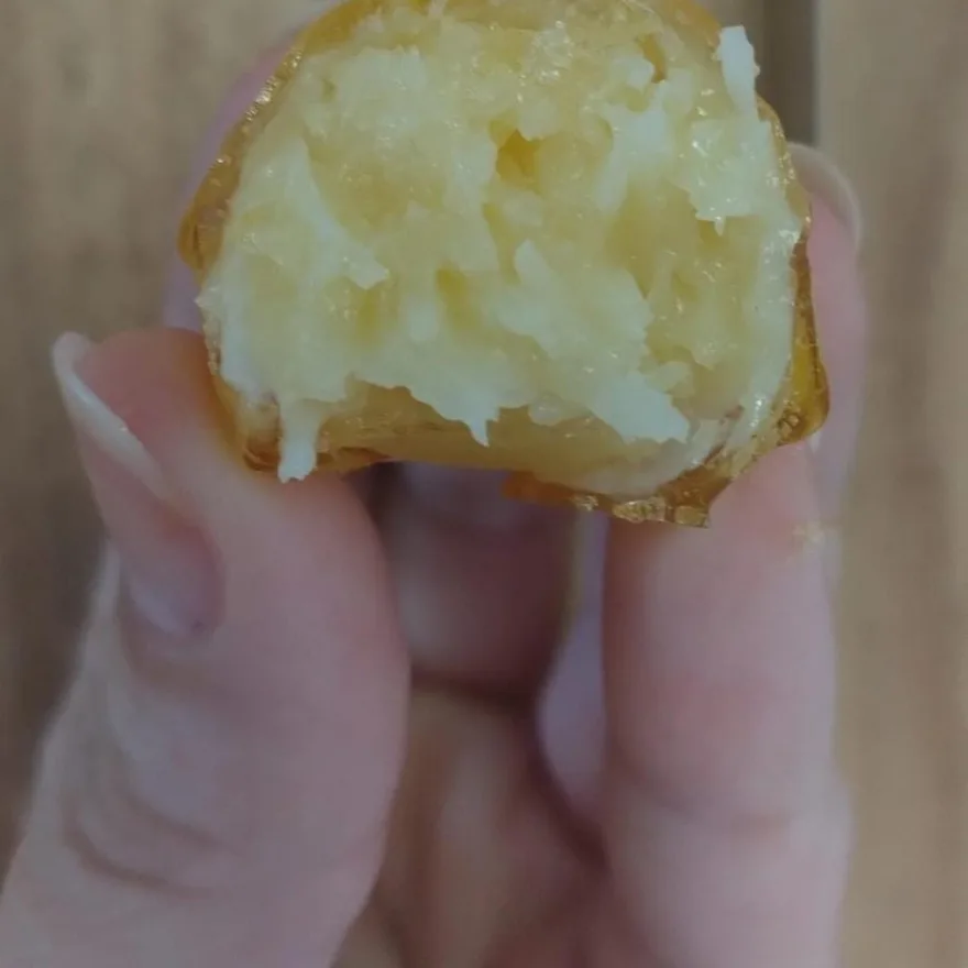 Bala caramelizada com recheio cremoso
