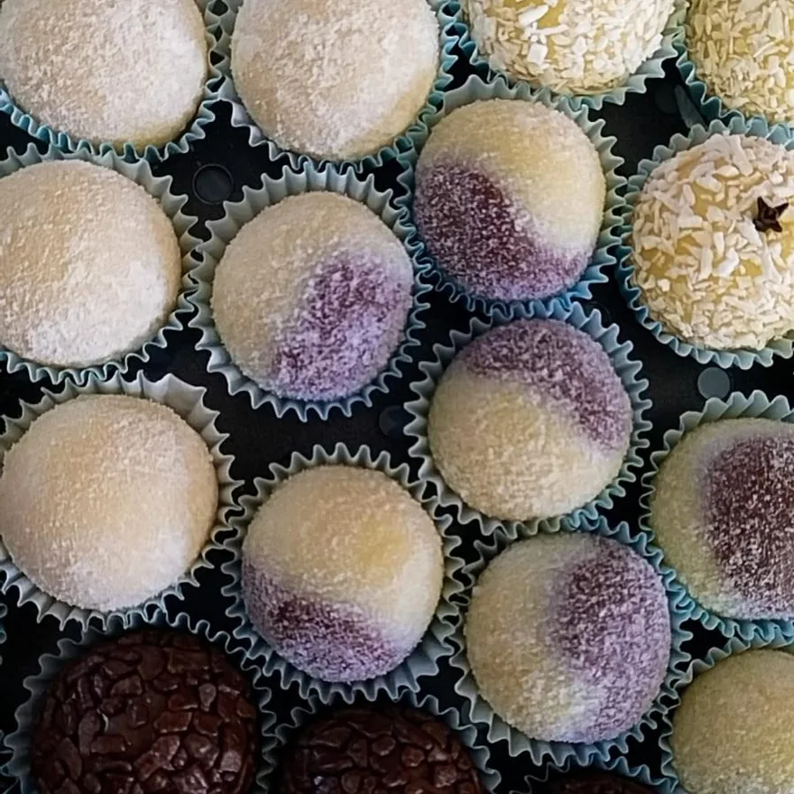 Brigadeiros e beijinhos da Despertaré